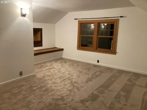 1715 SE 51st Avenue Portland OR 97215