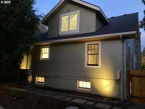 1715 SE 51st Avenue Portland OR 97215
