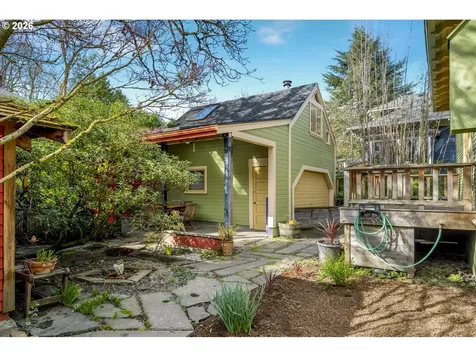 2347 NE 8th Avenue Portland OR 97212