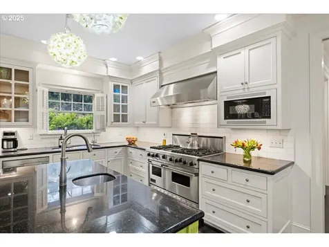 635 NW Albemarle Terrace Portland OR 97210
