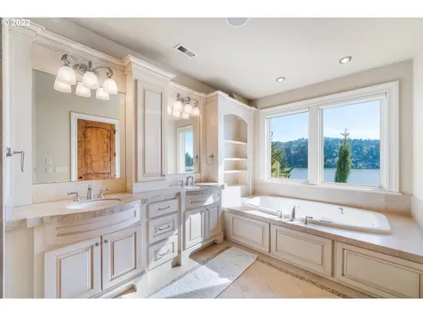 3142 Lakeview Boulevard Lake Oswego OR 97035