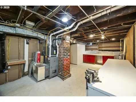 5811 SE Long Street Portland OR 97206