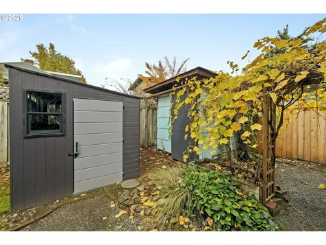 5811 SE Long Street Portland OR 97206