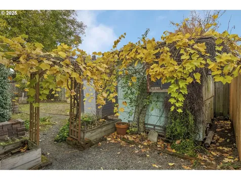 5811 SE Long Street Portland OR 97206