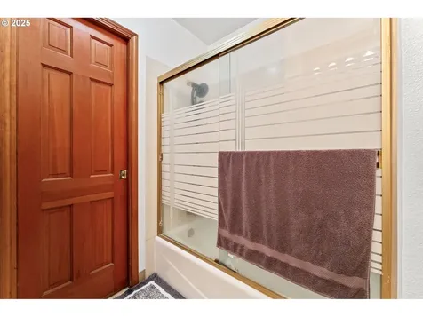 2319 NE 104th Street Vancouver WA 98686