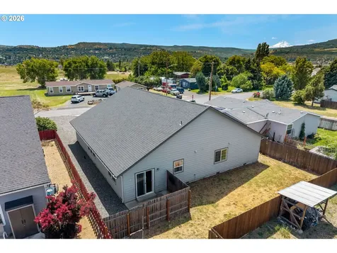 327 3rd Avenue Dallesport WA 98617