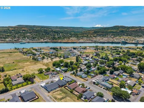 327 3rd Avenue Dallesport WA 98617