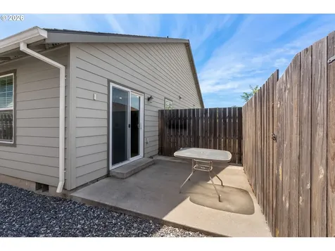 327 3rd Avenue Dallesport WA 98617
