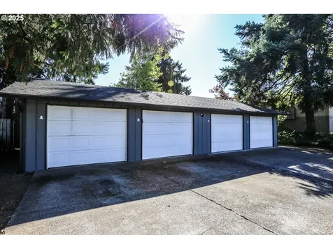 1015 R Street Springfield OR 97477