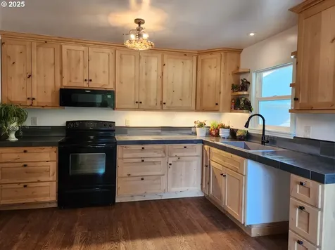 636 18th Street Port Orford OR 97465