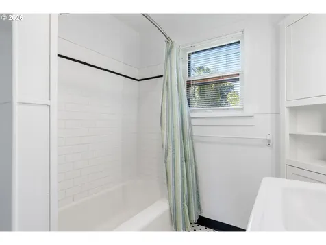 1003 5th Street Hood River OR 97031