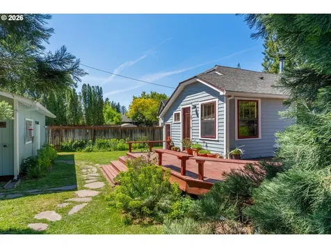 1003 5th Street Hood River OR 97031