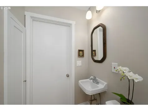 4003 SW Hillsdale Avenue Portland OR 97239