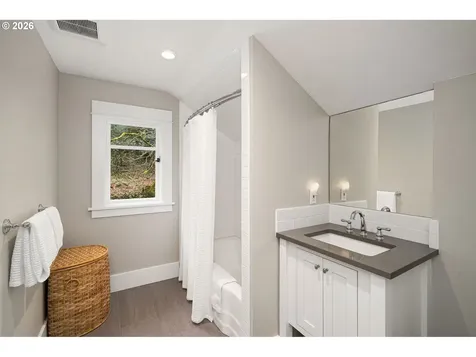4003 SW Hillsdale Avenue Portland OR 97239