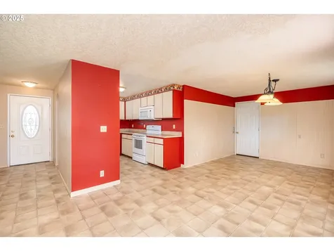 280 Timothy Street Junction City OR 97448