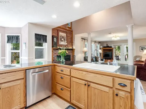 2145 NW Chrystal Drive Mcminnville OR 97128