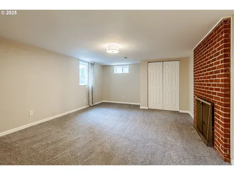 8310 NE Eugene Street Portland OR 97220