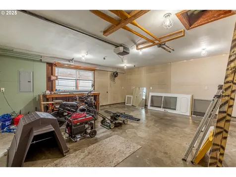 8310 NE Eugene Street Portland OR 97220
