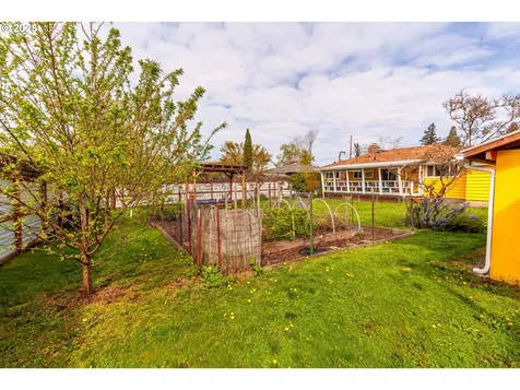 8310 NE Eugene Street Portland OR 97220