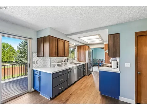 12215 SW Cresmoor Drive Beaverton OR 97008