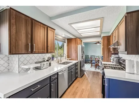 12215 SW Cresmoor Drive Beaverton OR 97008
