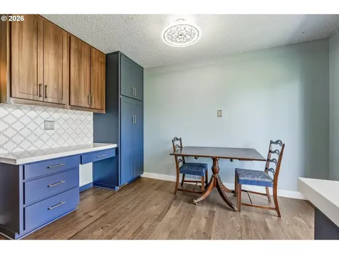 12215 SW Cresmoor Drive Beaverton OR 97008