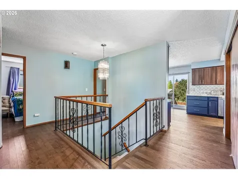 12215 SW Cresmoor Drive Beaverton OR 97008