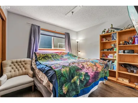 12215 SW Cresmoor Drive Beaverton OR 97008