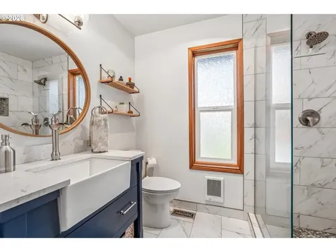 12215 SW Cresmoor Drive Beaverton OR 97008