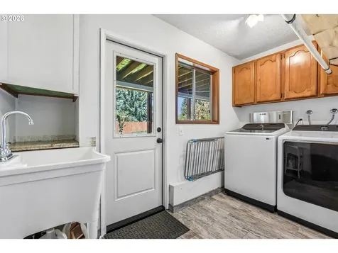 12215 SW Cresmoor Drive Beaverton OR 97008