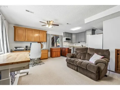 12215 SW Cresmoor Drive Beaverton OR 97008