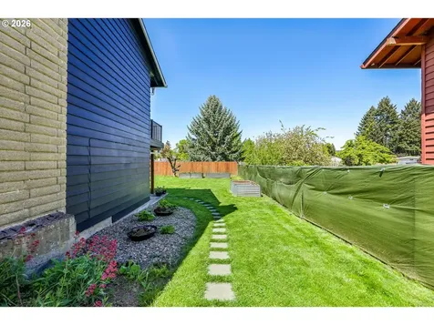 12215 SW Cresmoor Drive Beaverton OR 97008