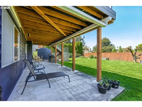 12215 SW Cresmoor Drive Beaverton OR 97008