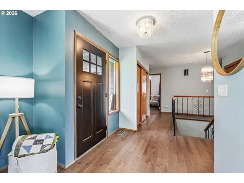 12215 SW Cresmoor Drive Beaverton OR 97008