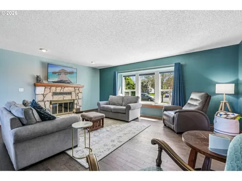 12215 SW Cresmoor Drive Beaverton OR 97008