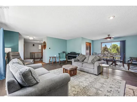 12215 SW Cresmoor Drive Beaverton OR 97008