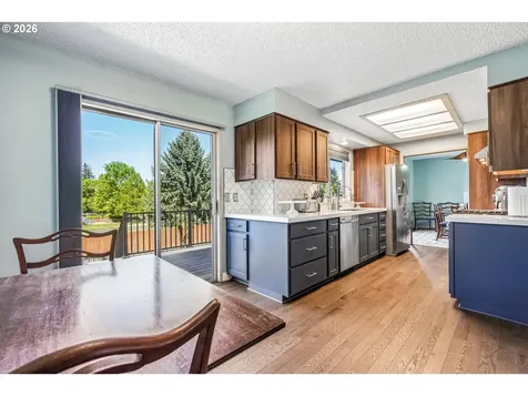 12215 SW Cresmoor Drive Beaverton OR 97008