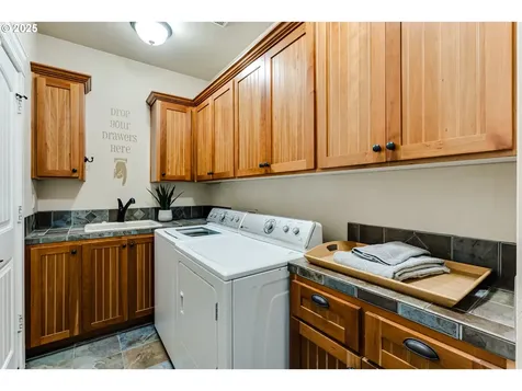 2647 Crowther Drive Eugene OR 97404