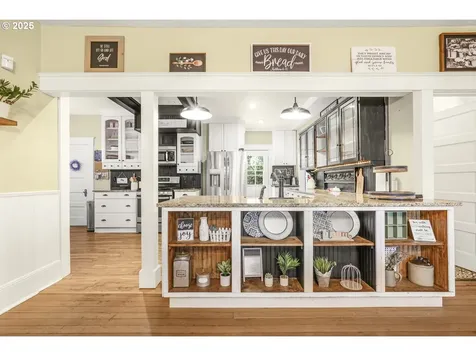 2611 S Troutdale Road Troutdale OR 97060