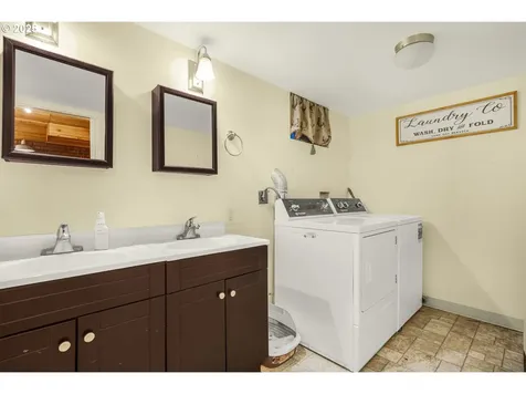 2611 S Troutdale Road Troutdale OR 97060