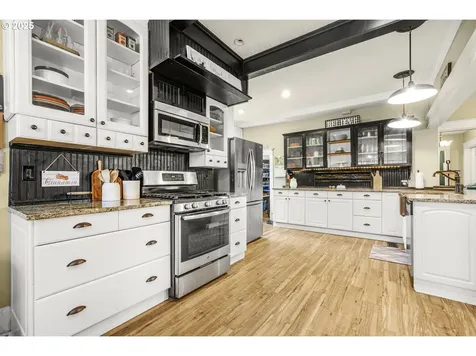 2611 S Troutdale Road Troutdale OR 97060