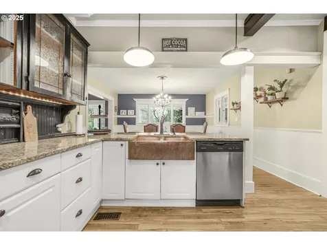 2611 S Troutdale Road Troutdale OR 97060