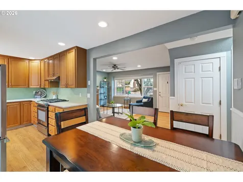 3725 SE Tibbetts Street Portland OR 97202