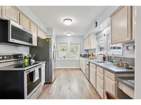 7001 SE 35th Avenue Portland OR 97202