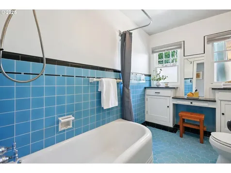 7001 SE 35th Avenue Portland OR 97202