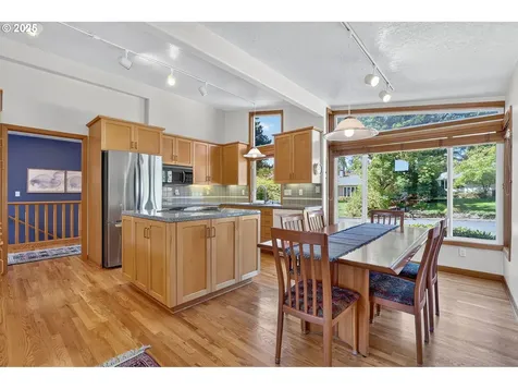 15017 NW Oakmont Loop Beaverton OR 97006