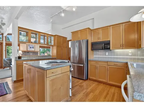 15017 NW Oakmont Loop Beaverton OR 97006