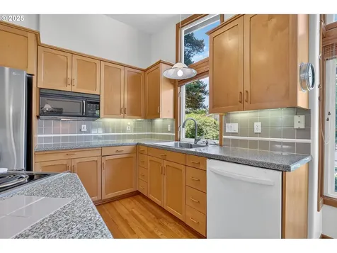 15017 NW Oakmont Loop Beaverton OR 97006