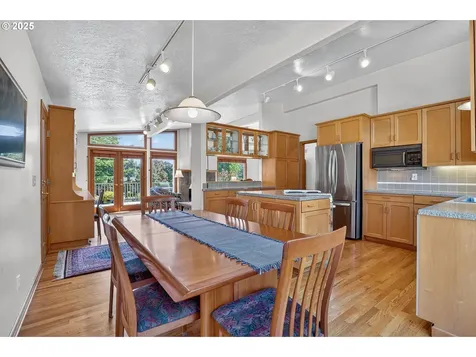 15017 NW Oakmont Loop Beaverton OR 97006