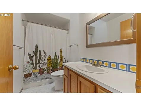 139 Redrock Way Eugene OR 97404